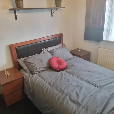 Lovely Residential Home 2 Bed Apartments Goodmayes Exterior photo