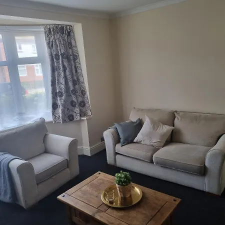 Lovely Residential Home 2 Bed Apartments Goodmayes Exterior photo
