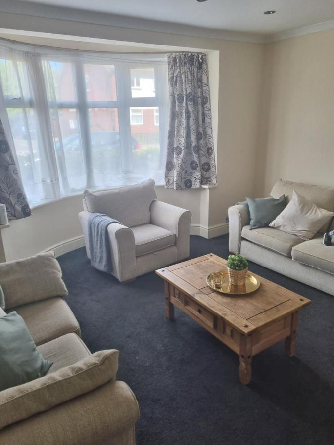 Lovely Residential 2 Bed Apartment *